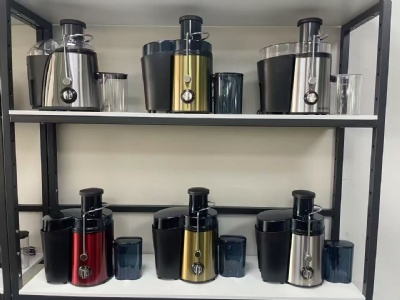 Fruit and vegetable juicer